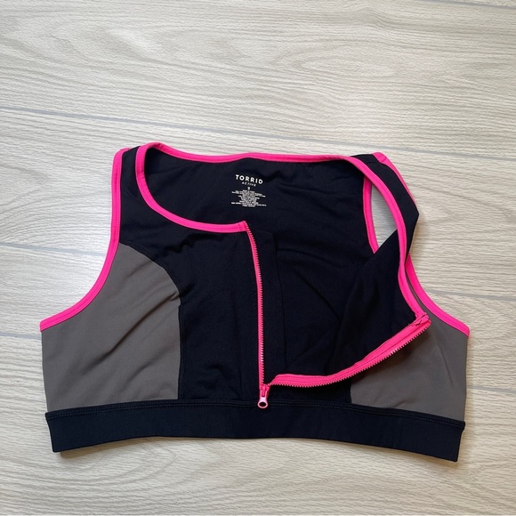 Torrid Active Black Pink Front 3/4 Zip Sports Bra Women’s size 2 (2X) - Picture 6 of 11